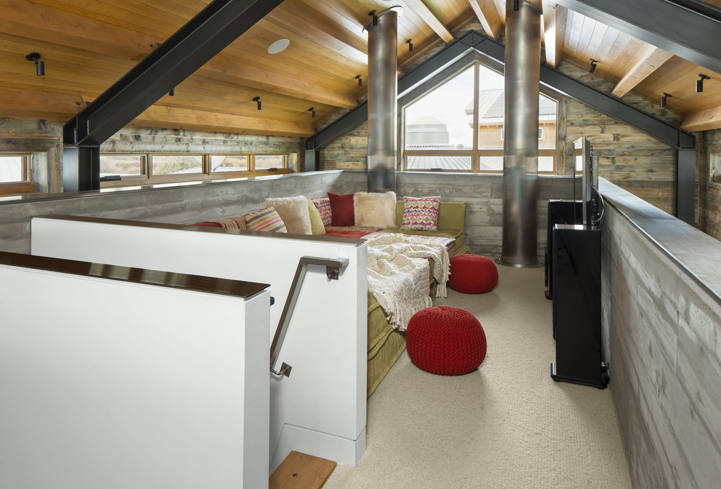 Lake Weedunno compound detail